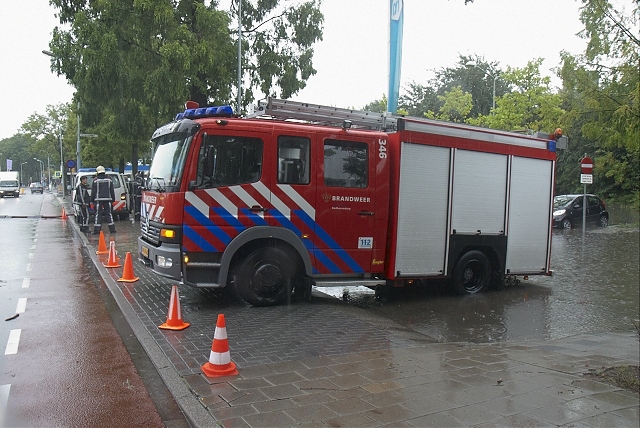 2010/221/GB 20100826d 008 Wateroverlast Albert Heijn.jpg